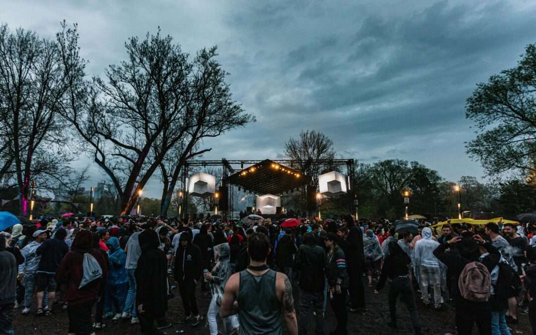 Warum dein Werbebudget sich anfühlt wie ein Festivalzelt im Sturm!⛈️🏕️